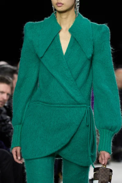 Look 50